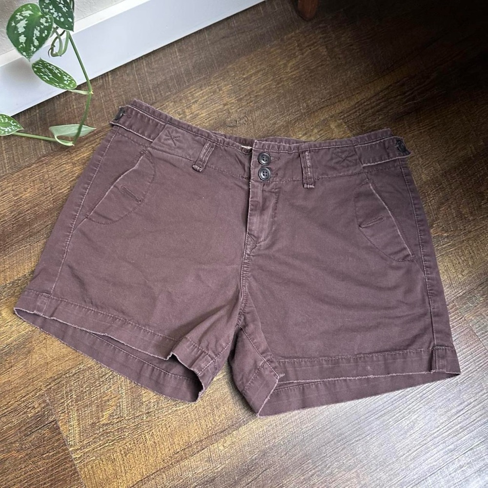 Vintage early 2000s Lucky Brand denim shorts, brown, mid to low waisted, size 6